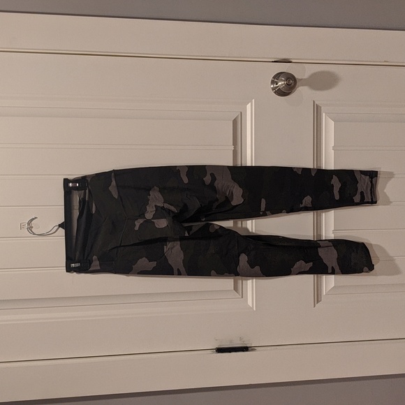 Camo Aerie Leggings - Picture 2 of 2